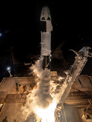 クルードラゴン 宇宙船 打ち上げ